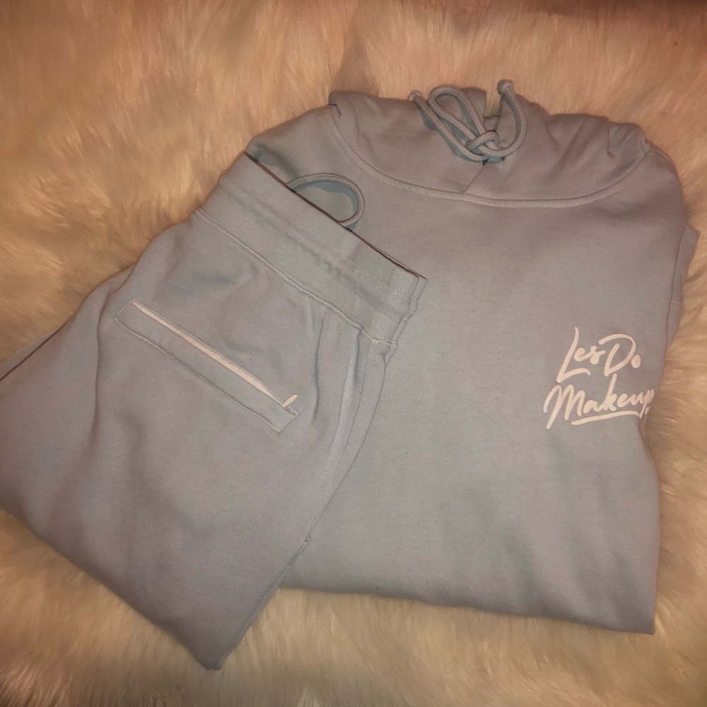 LesDoMakeup sweatpants and sweater set